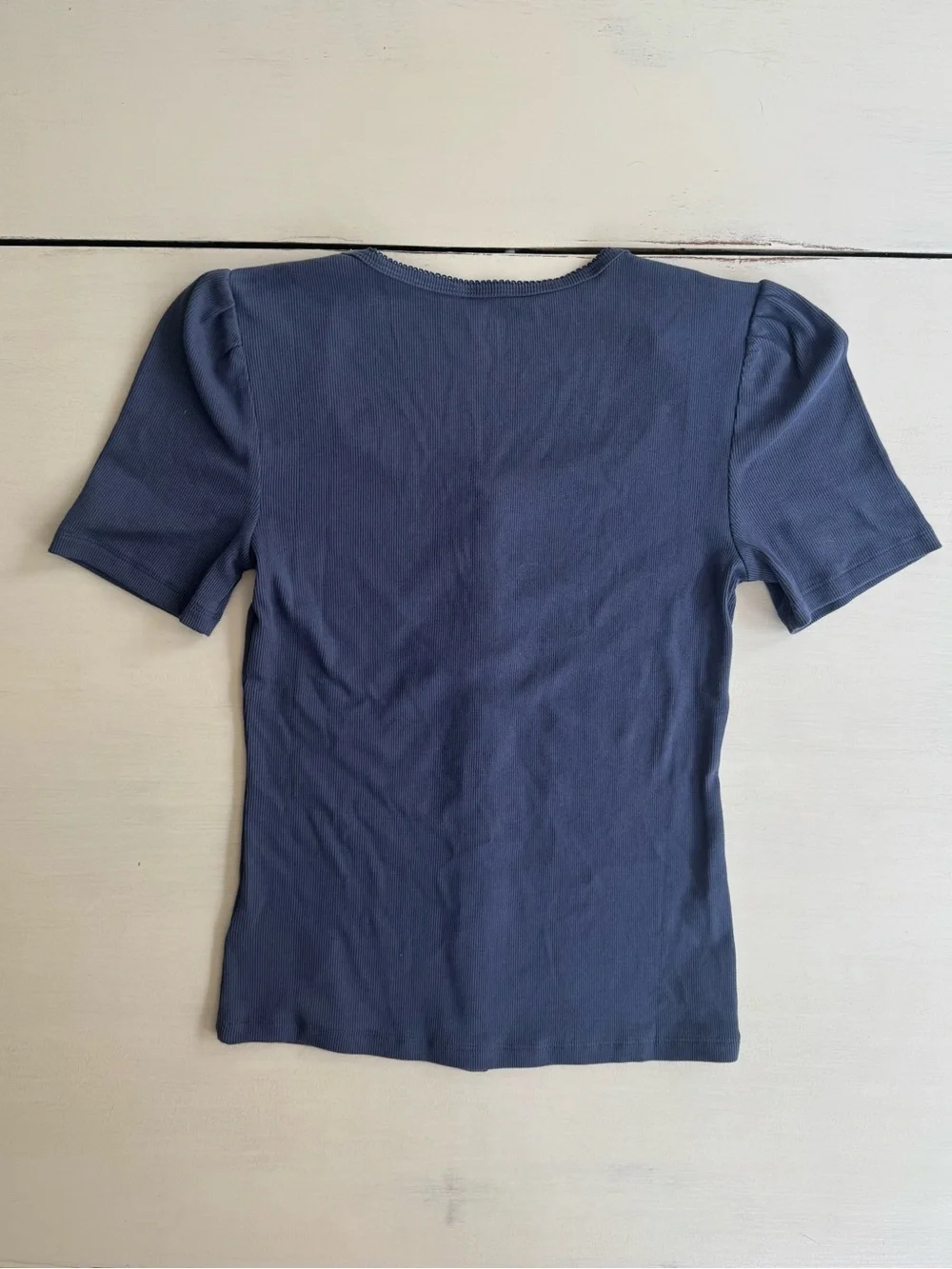 GAP Button-Front Top - Picture 4 of 4
